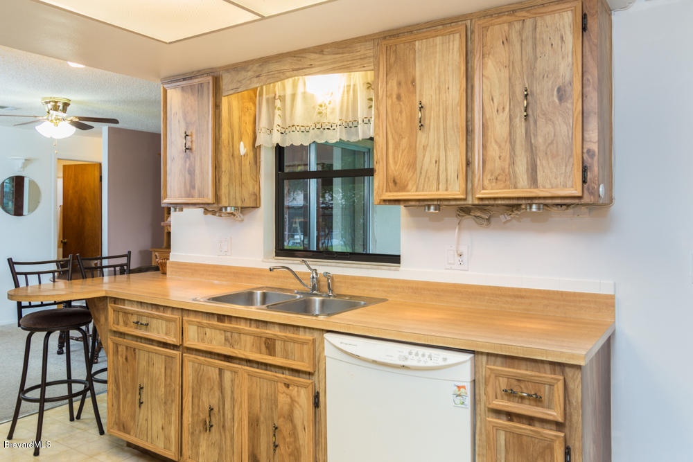 521 Croton Road Melbourne, FL 32935 - Photo 7 of 17 med-8.jpg