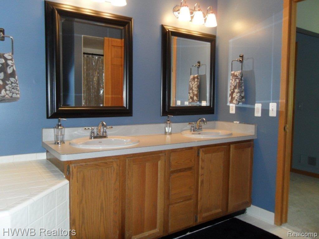 4221 Ridge Side Drive Rochester, MI 48306 - Photo 13 of 23 13-Master