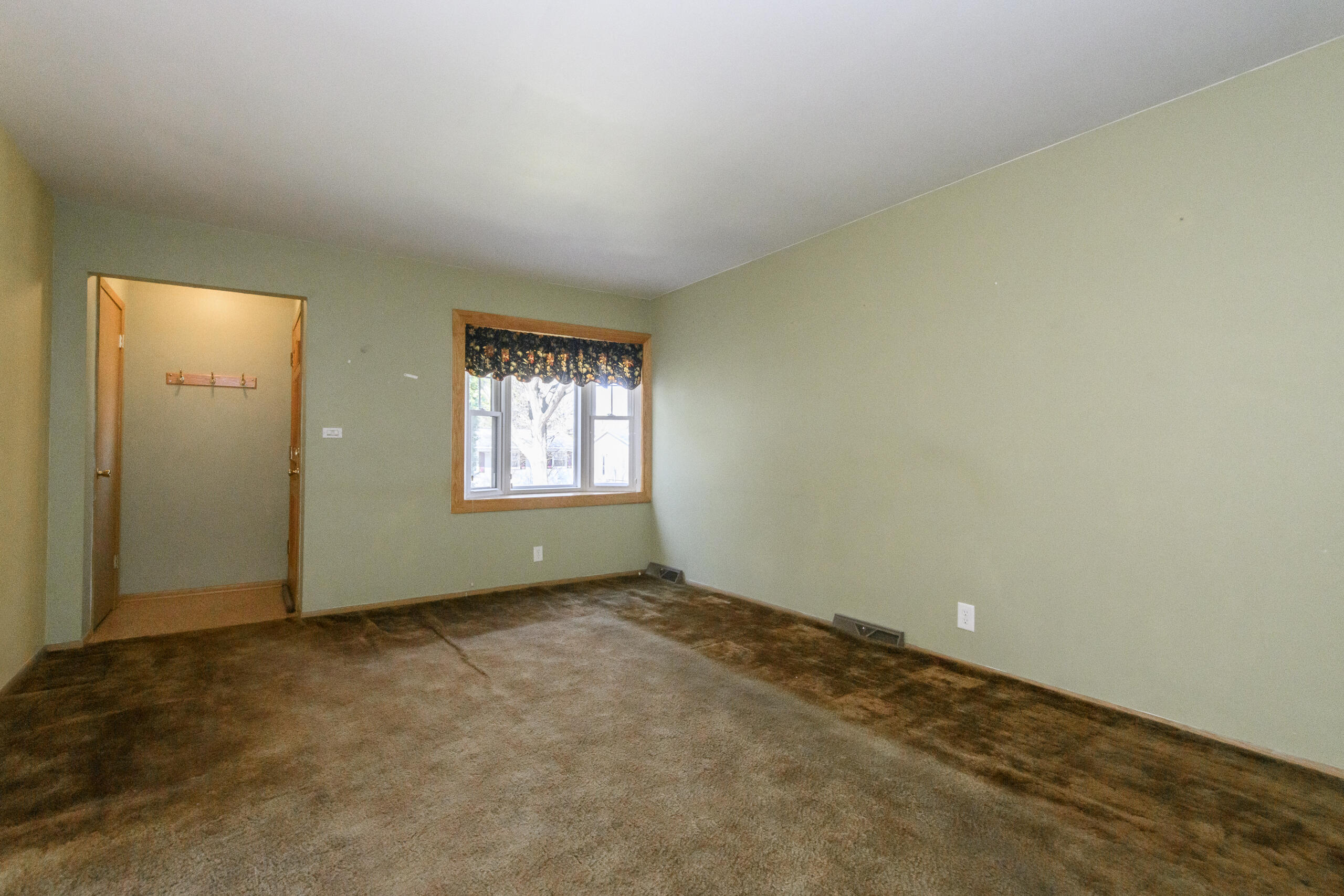 3406 South 93rd Street Milwaukee, WI 53227 - Photo 12 of 34 Front entry way-Living room