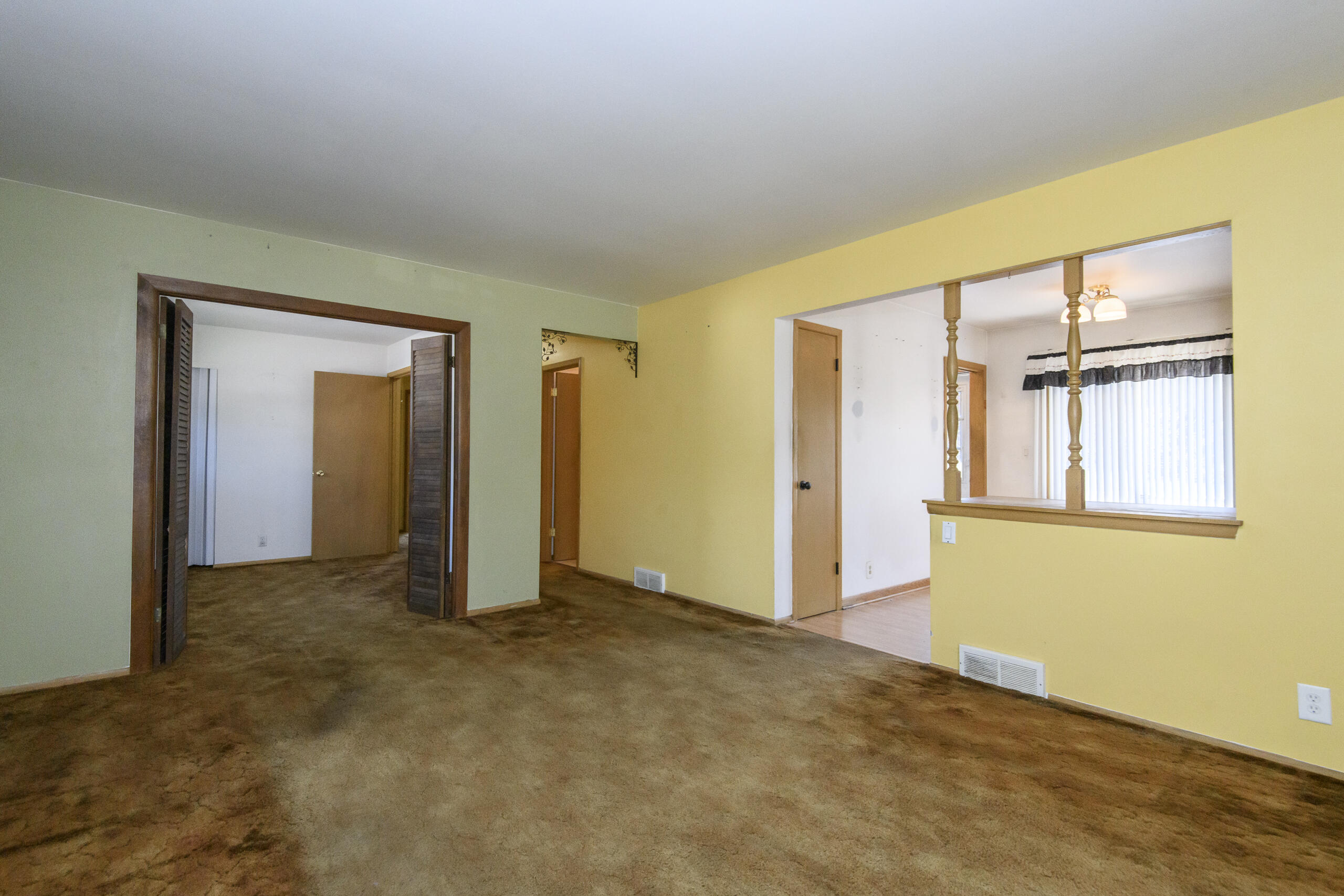 3406 South 93rd Street Milwaukee, WI 53227 - Photo 13 of 34 Living room