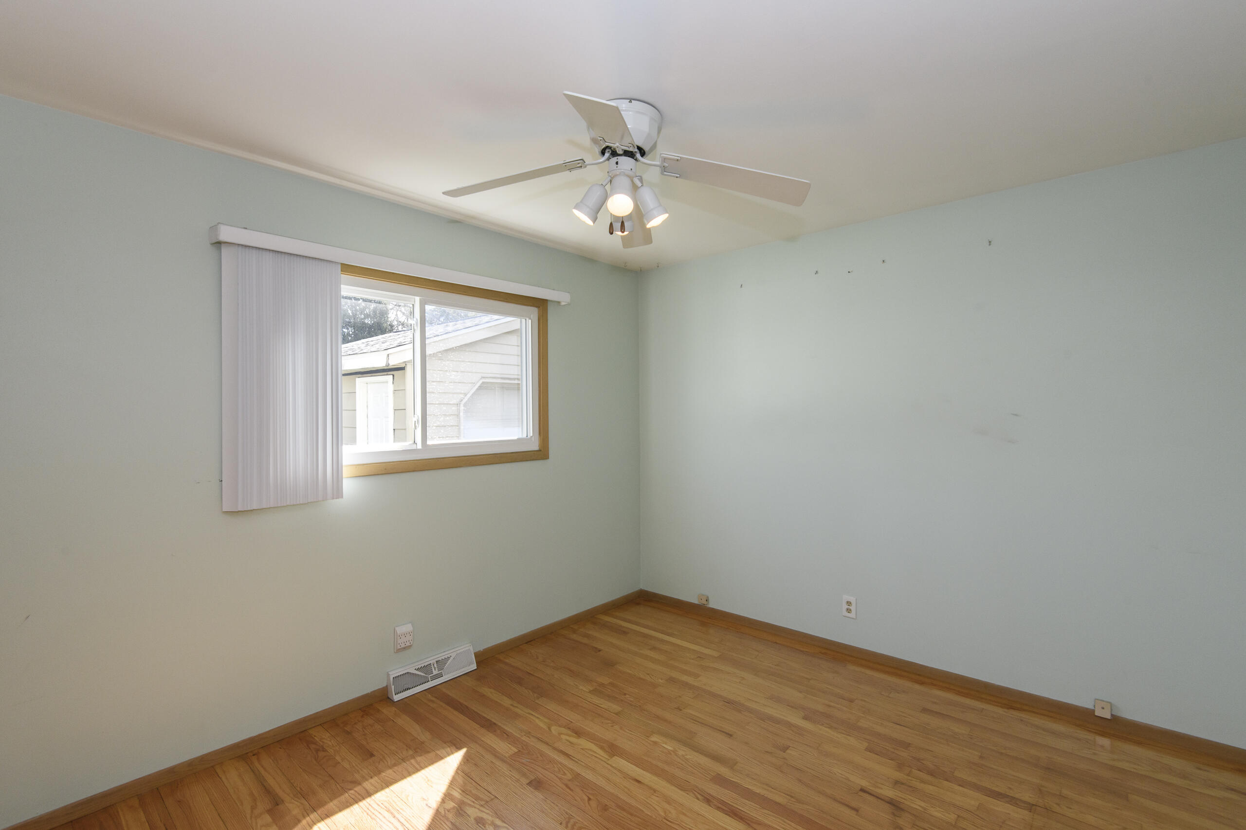 3406 South 93rd Street Milwaukee, WI 53227 - Photo 15 of 34 Primary Bedroom