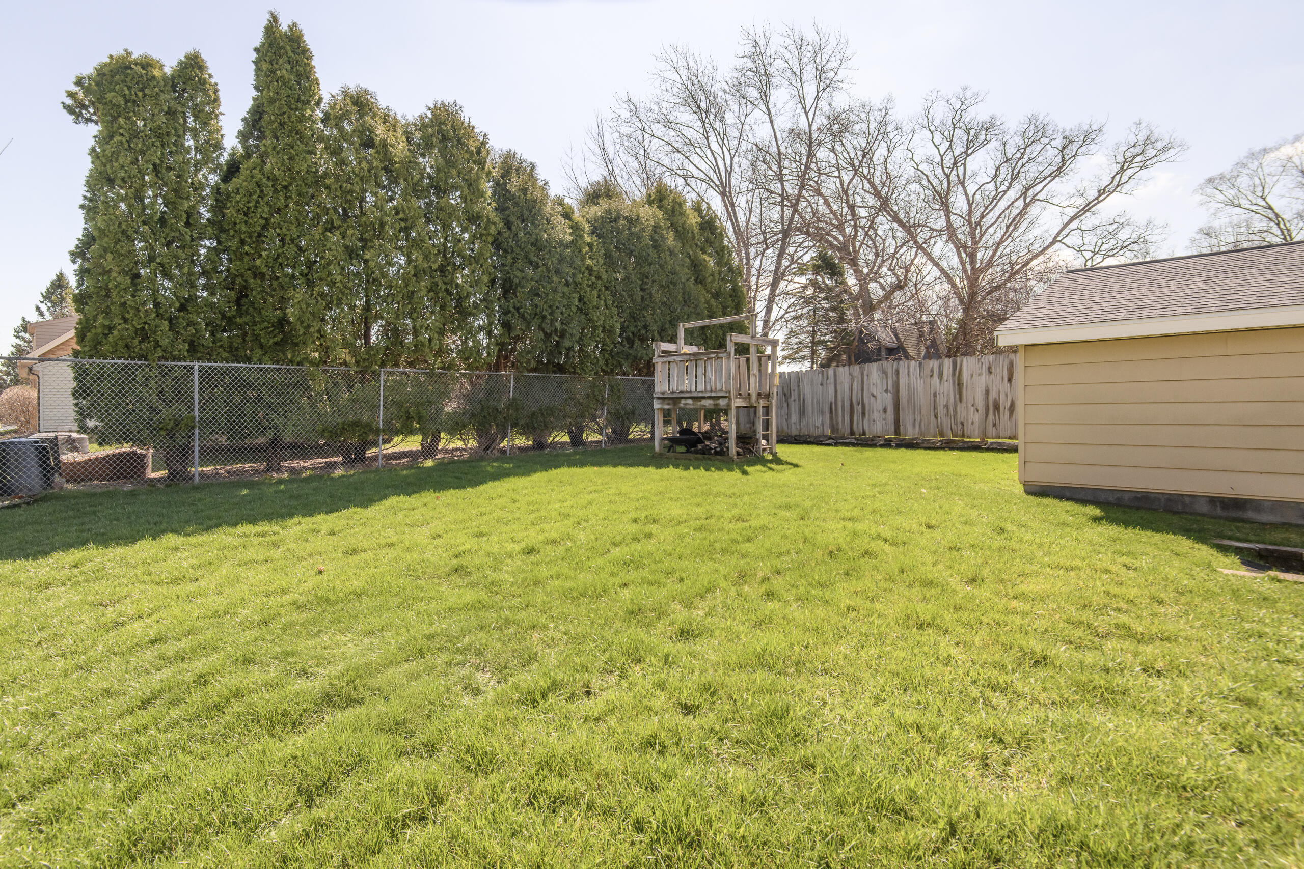 3406 South 93rd Street Milwaukee, WI 53227 - Photo 4 of 34 Large Backyard