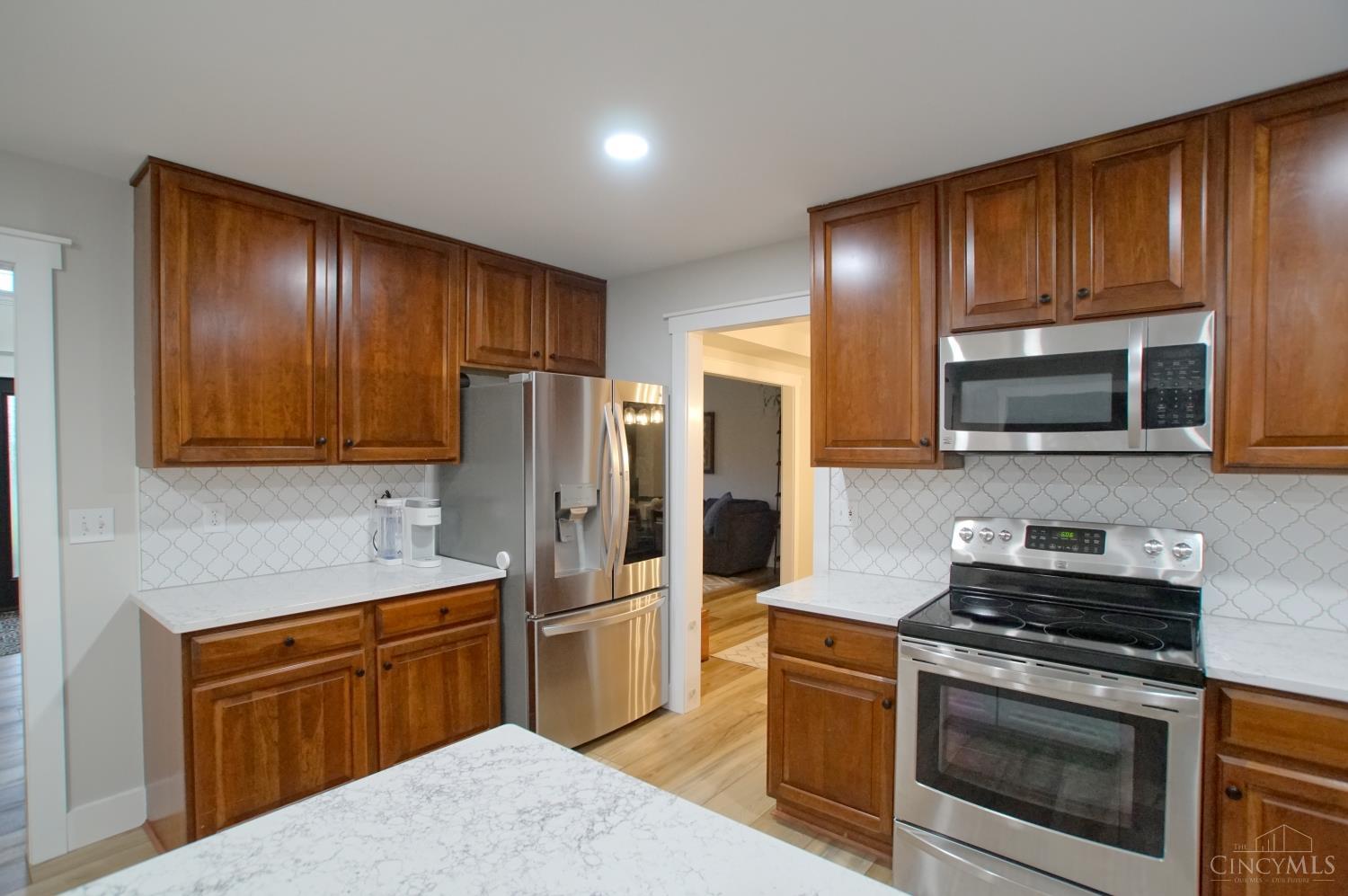 4621 Spring Valley Circle Mason, OH 45040 - Photo 13 of 65 New Tile Backsplash! Stainless Steel Appliances!