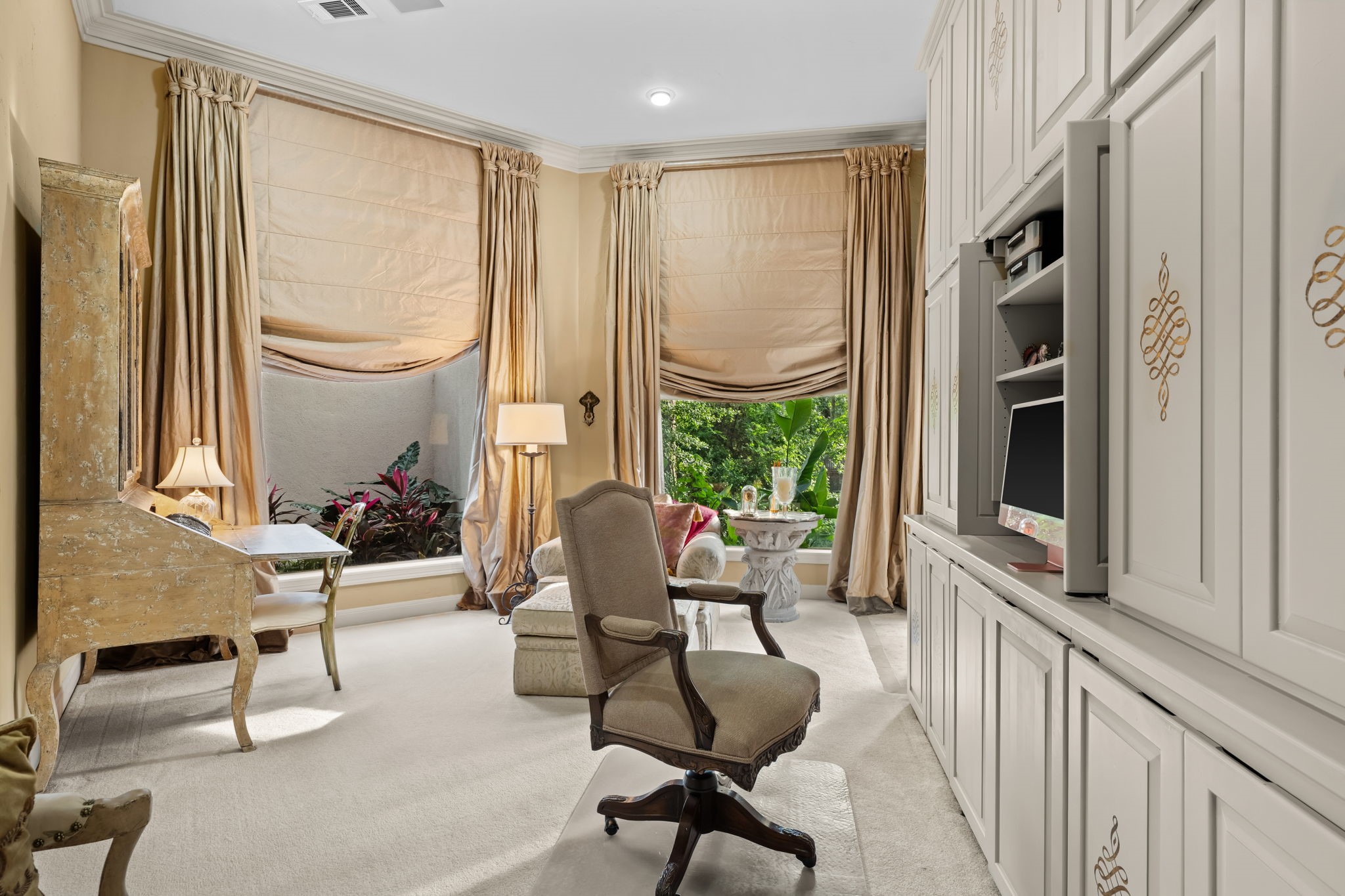 6 Mott Lane Houston, TX 77024 - Photo 20 of 50 Abundant natural light pours through the oversized windows, creating a peaceful and inviting space ideal for work, reading or quiet relaxation.