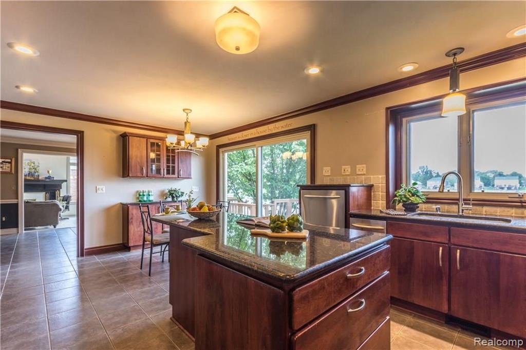 1865 South Shore Drive Rochester Hills, MI 48307 - Photo 7 of 47