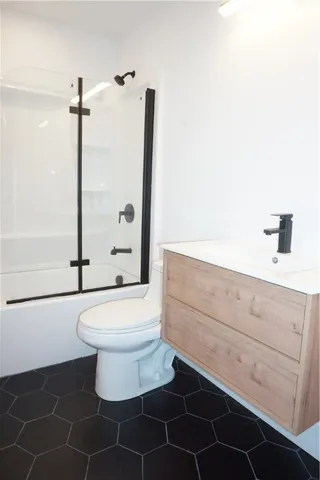 $825,000 | 1232 Narragansett Boulevard, Cranston, RI 02905