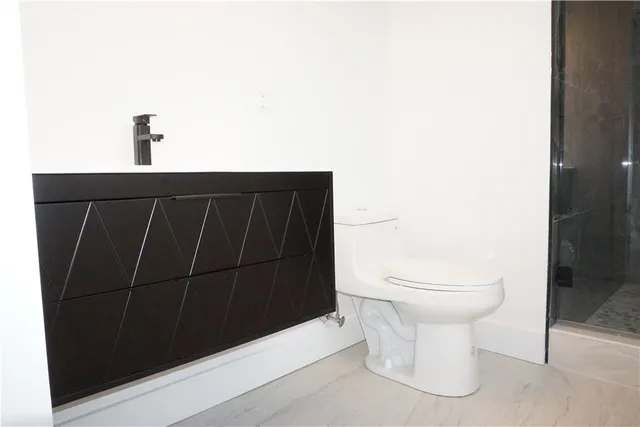 $825,000 | 1232 Narragansett Boulevard, Cranston, RI 02905