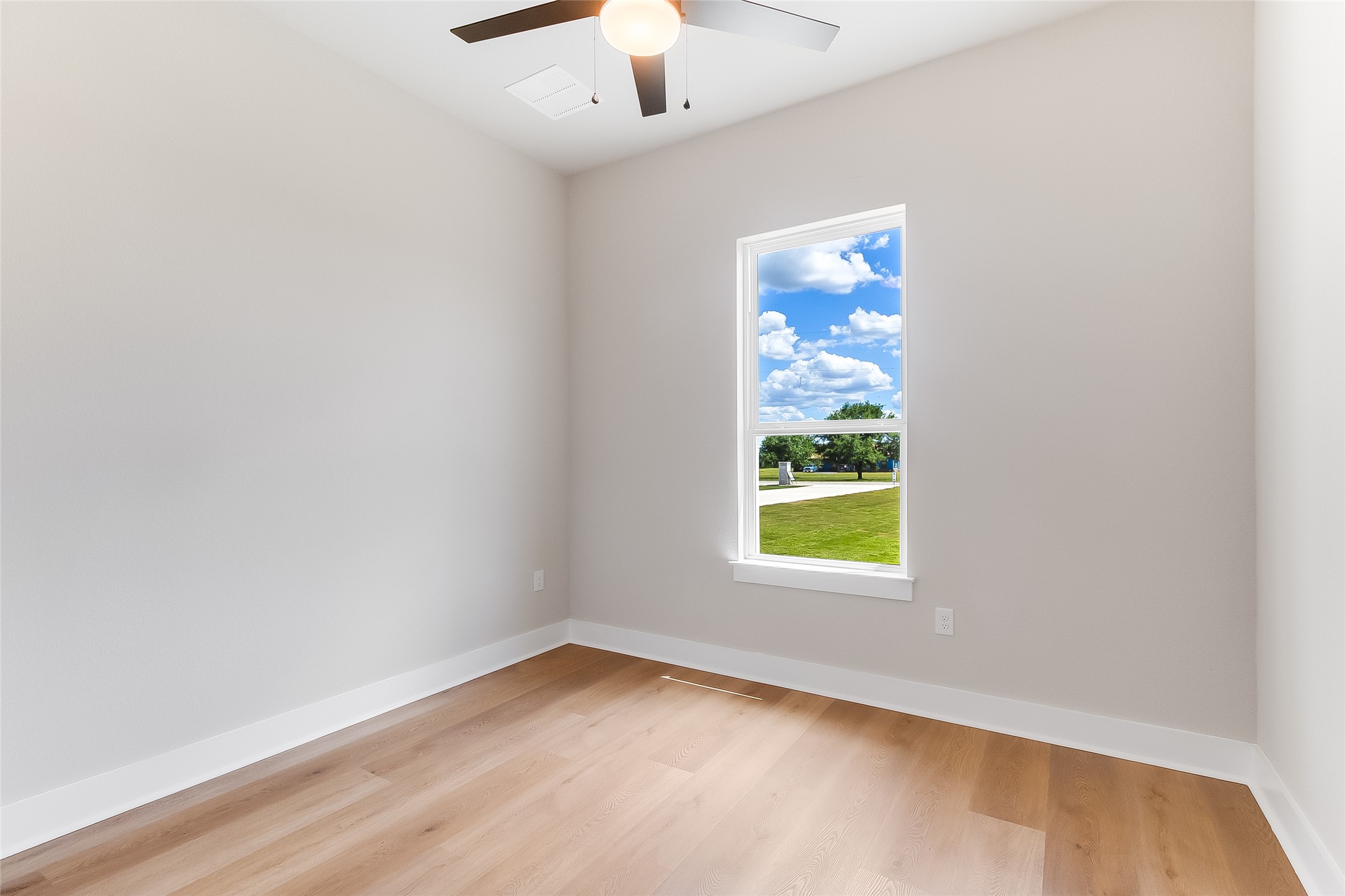 130 Draper Lane Bertram, TX 78605 - Photo 9 of 31 an empty room with a window