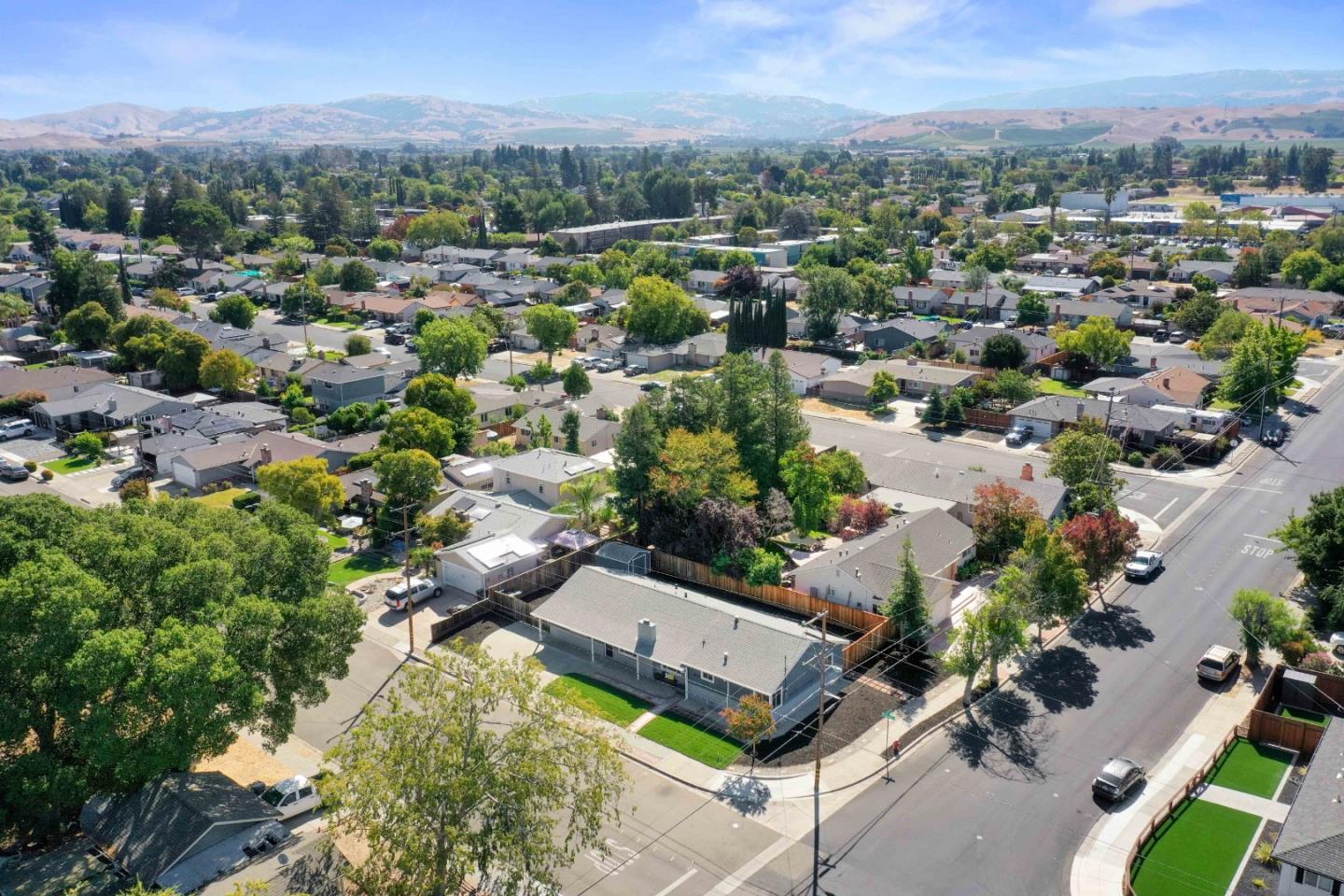 3905 Stanford Way Livermore, CA 94550 - Photo 31 of 32 an aerial view of multiple house with a yard