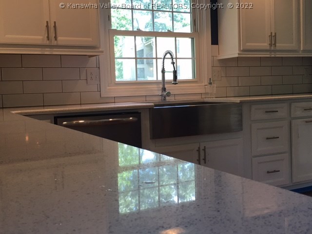 14 Bridlewood Road Charleston, WV 25314 - Photo 7 of 27 Gallery Image 7