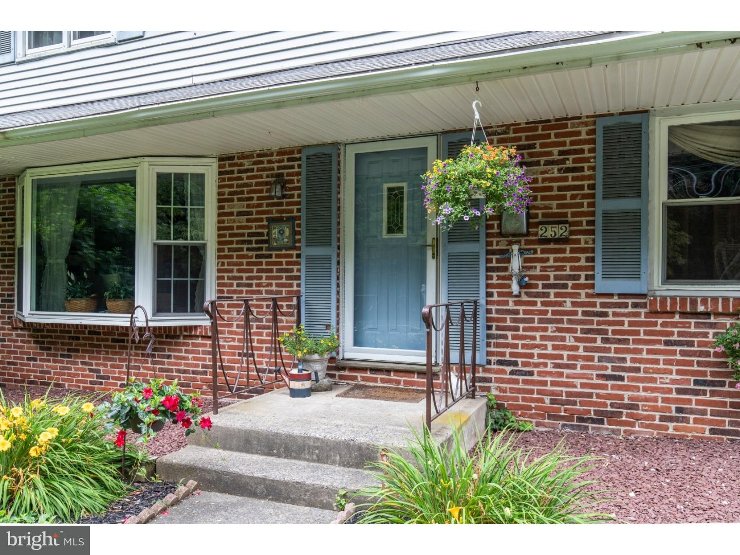 252 Glendale Road Havertown, PA 19083 - Photo 2 of 25 Exterior Front