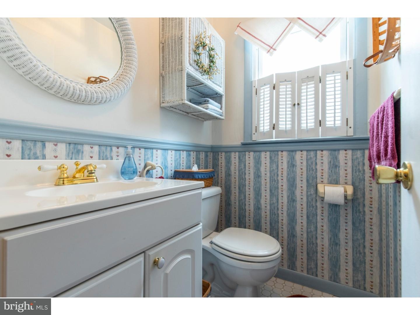 252 Glendale Road Havertown, PA 19083 - Photo 11 of 25 Bathroom