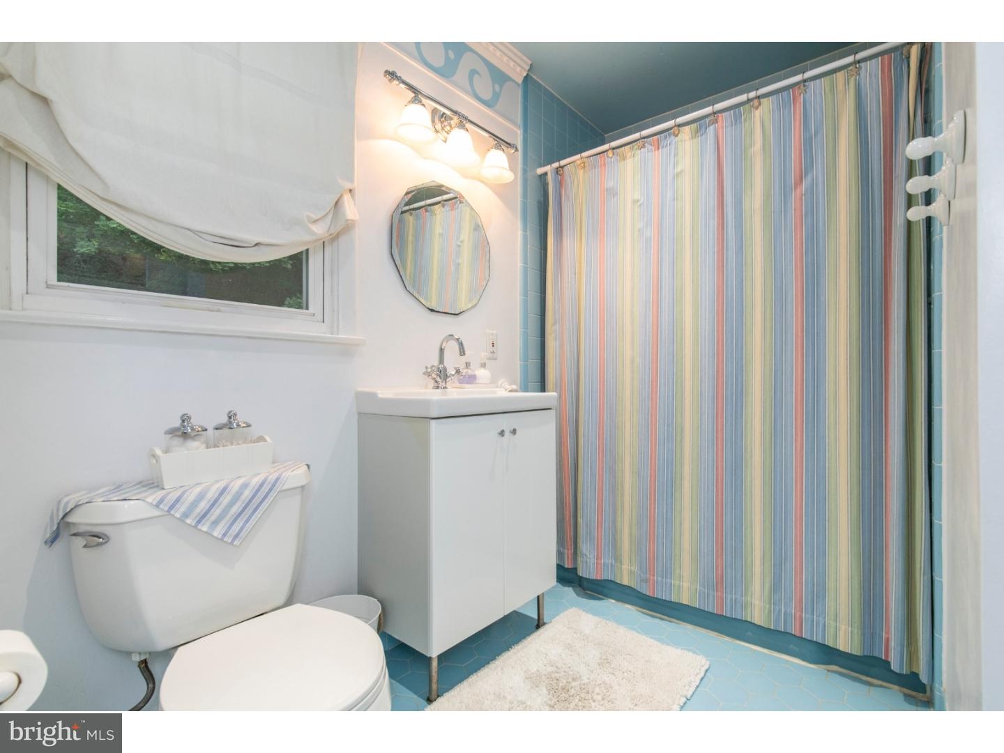 252 Glendale Road Havertown, PA 19083 - Photo 17 of 25 Bathroom