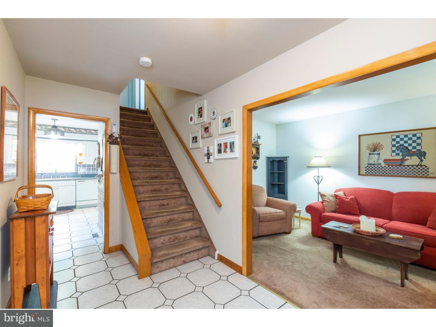 252 Glendale Road Havertown, PA 19083 - Photo 3 of 25 Foyer
