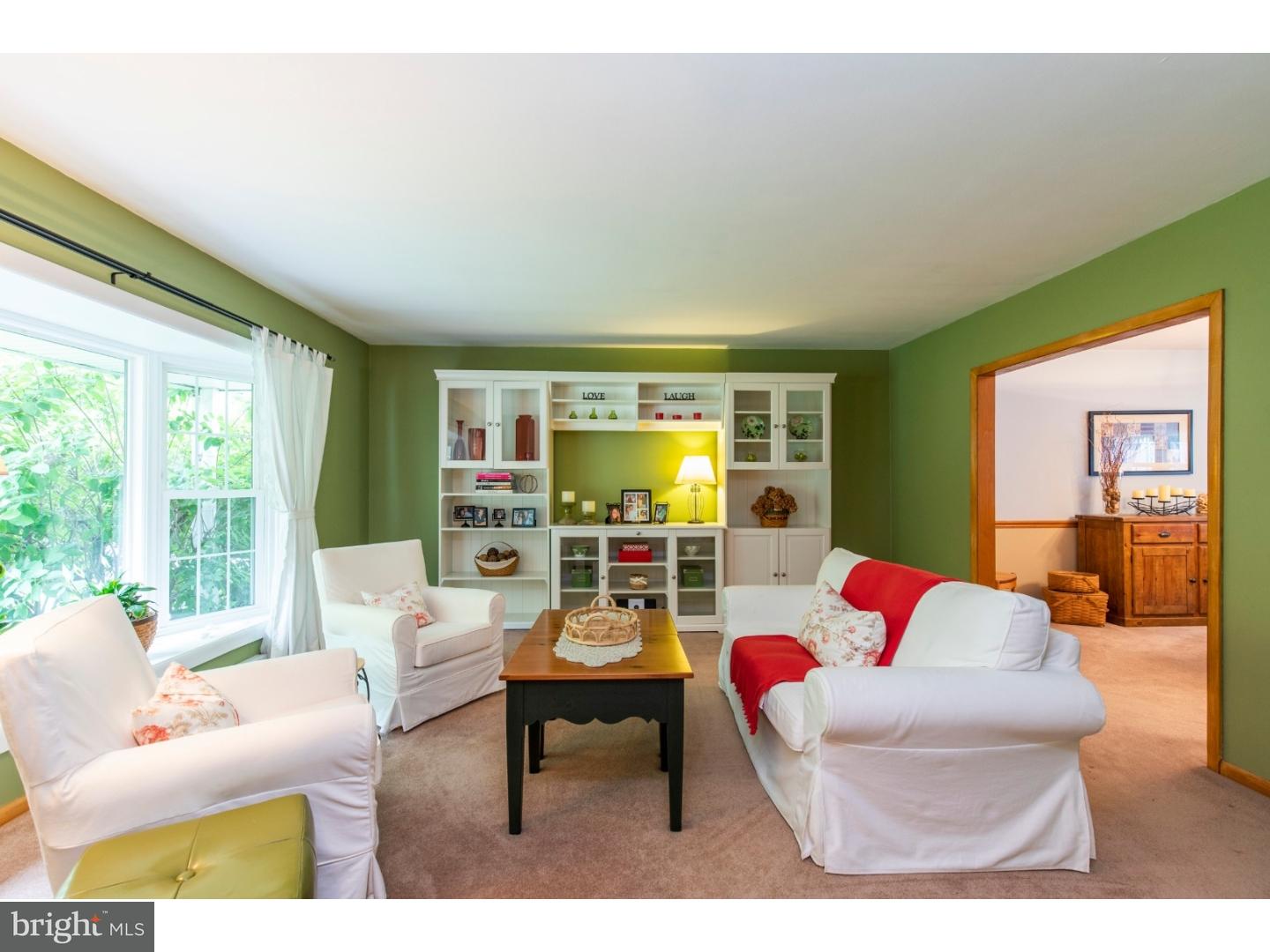252 Glendale Road Havertown, PA 19083 - Photo 5 of 25 Living Room