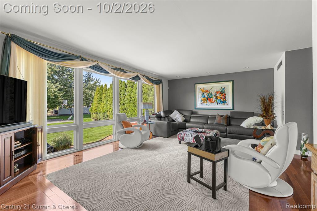 20175 Gill Road Livonia, MI 48152 - Photo 9 of 61 Gallery Image 9