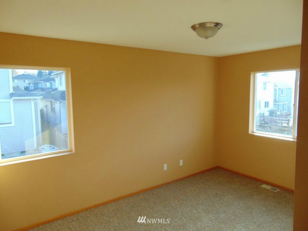 5941 Northeast 3rd Court Renton, WA 98059 - Photo 14 of 17