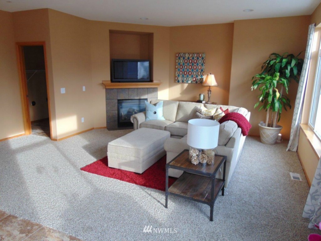 5941 Northeast 3rd Court Renton, WA 98059 - Photo 8 of 17