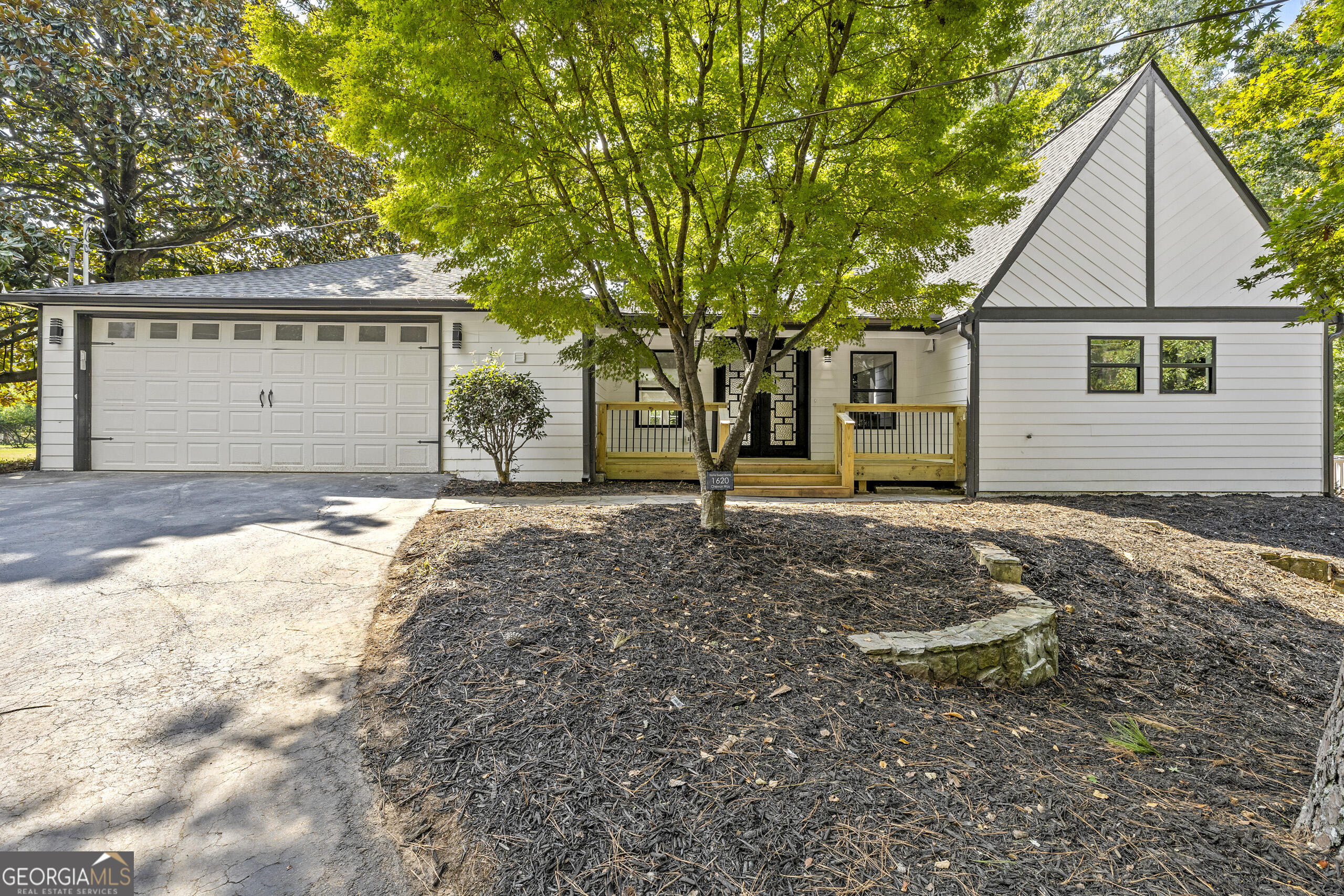 a view of a house with a yard