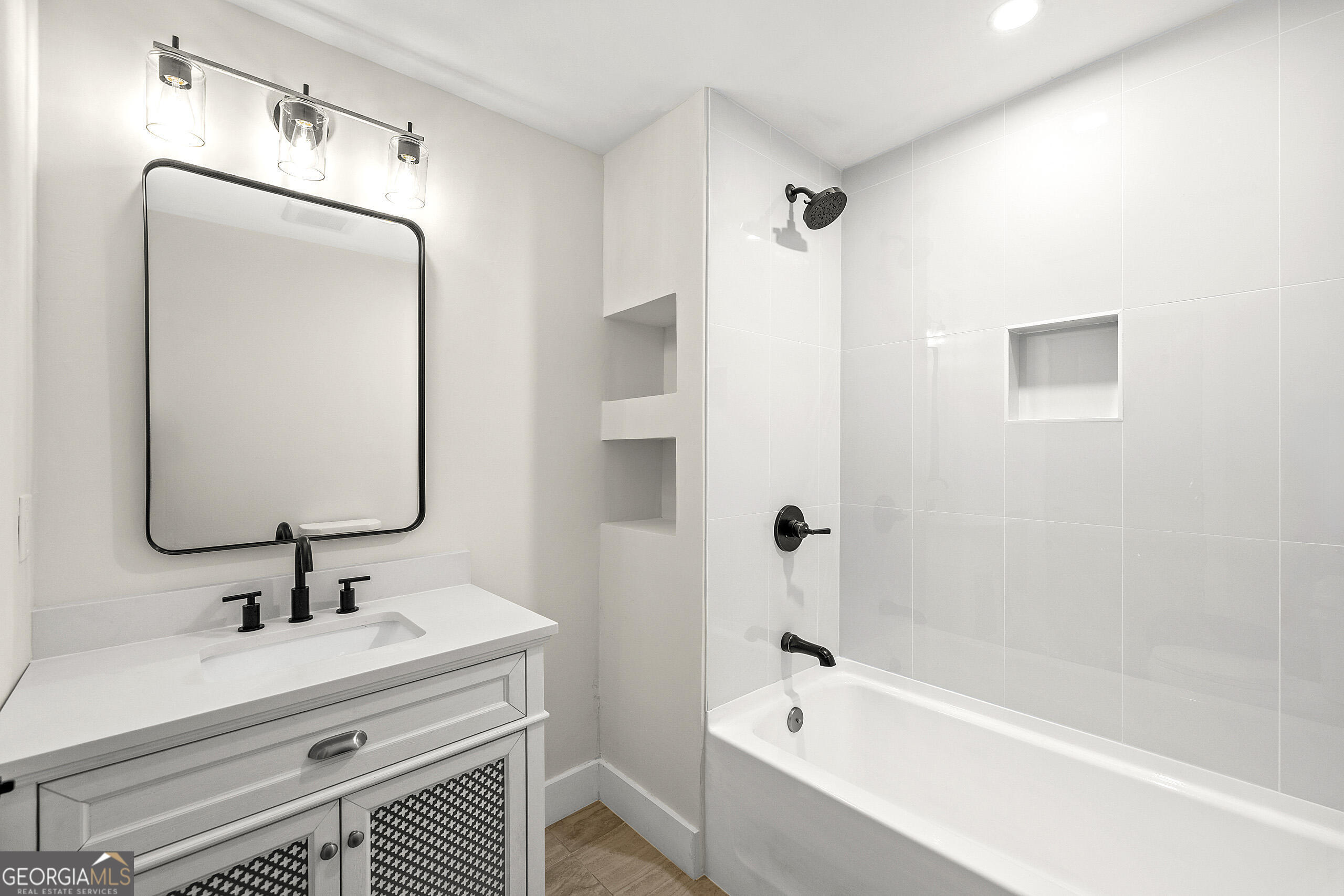 1620 Chevron Way Sandy Springs, GA 30350 - Photo 26 of 33 a bathroom with a bathtub sink vanity and mirror