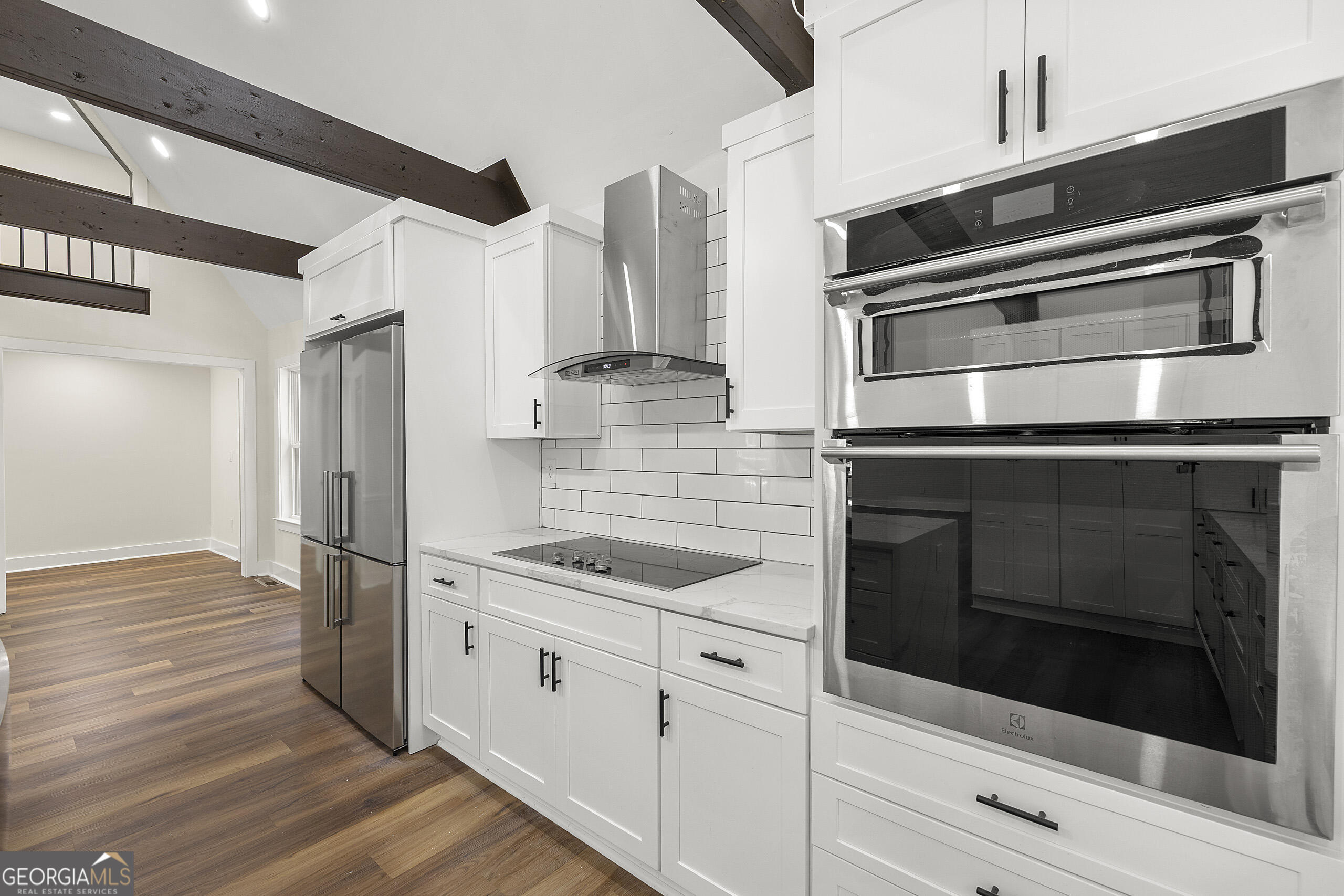 1620 Chevron Way Sandy Springs, GA 30350 - Photo 8 of 33 a kitchen with granite countertop a stove and a microwave