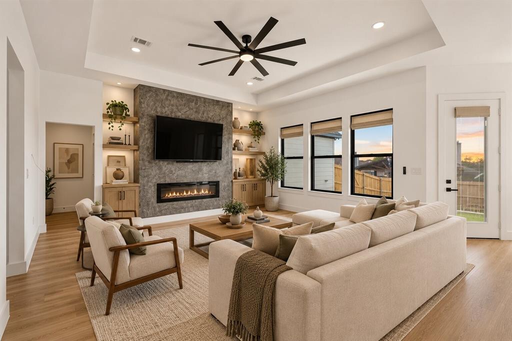 1660 West Wintergreen Road Lancaster, TX 75134 - Photo 2 of 33 Gallery Image 2