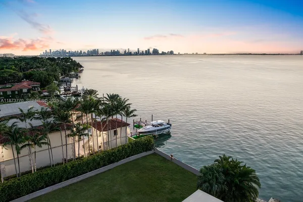 $22,000,000 | 5226 North Bay Road, Miami Beach, FL 33140