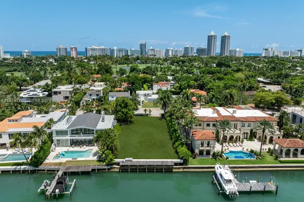 $22,000,000 | 5226 North Bay Road, Miami Beach, FL 33140