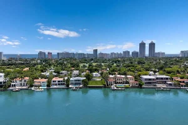 $22,000,000 | 5226 North Bay Road, Miami Beach, FL 33140