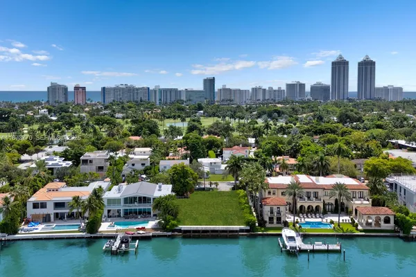 $22,000,000 | 5226 North Bay Road, Miami Beach, FL 33140