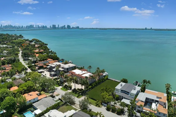 $22,000,000 | 5226 North Bay Road, Miami Beach, FL 33140
