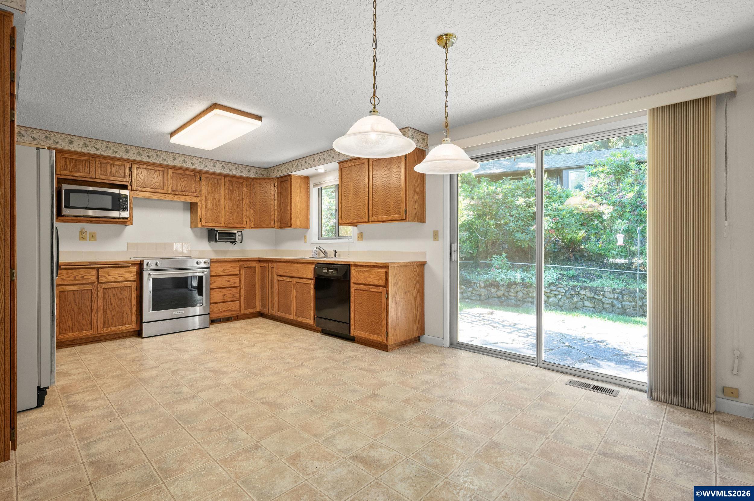 41886 Deerhorn Road Springfield, OR 97478 - Photo 8 of 49