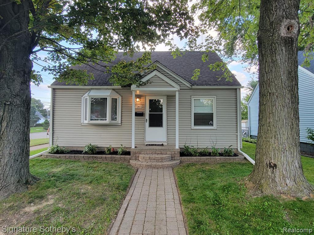 27360 Ridgewood Street Roseville, MI 48066 - Photo 1 of 32