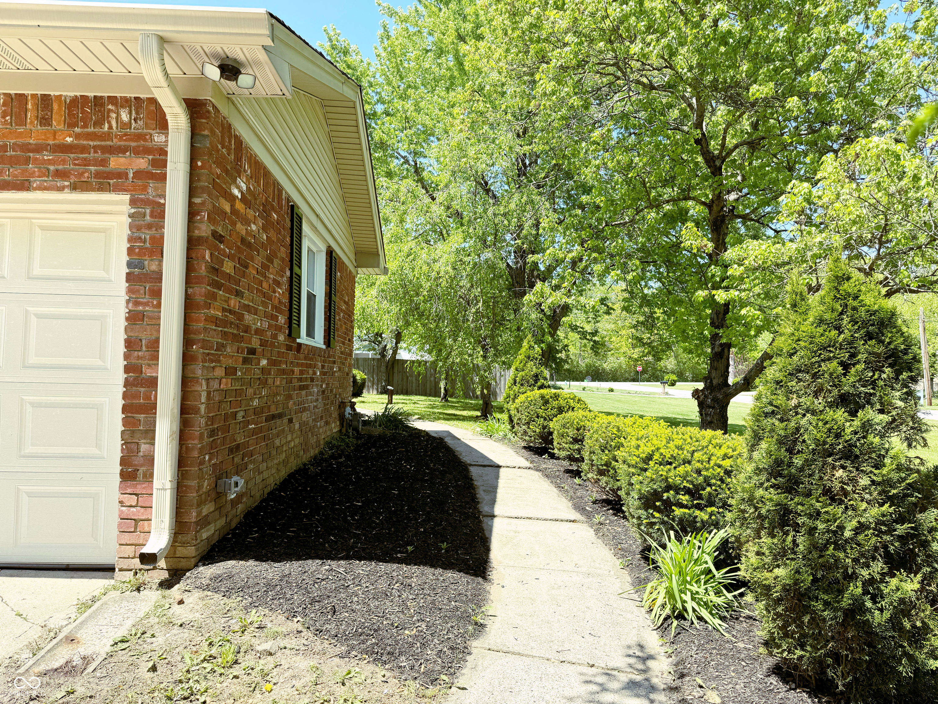 8835 Briarclift Road Indianapolis, IN 46256 - Photo 3 of 39 Gallery Image 3