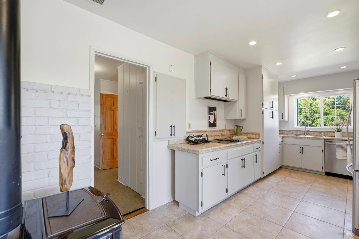 5851 Vine Hill Road Sebastopol, CA 95472 - Photo 16 of 71