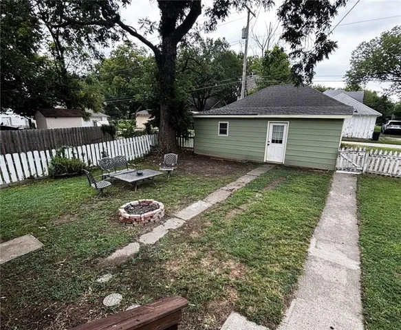 $209,900 | 1130 South Santa Fe Avenue, Chanute, KS 66720