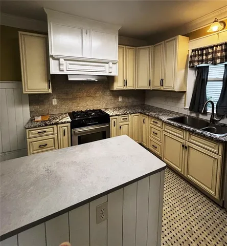 $209,900 | 1130 South Santa Fe Avenue, Chanute, KS 66720