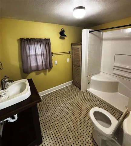 $209,900 | 1130 South Santa Fe Avenue, Chanute, KS 66720