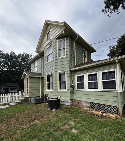 $209,900 | 1130 South Santa Fe Avenue, Chanute, KS 66720