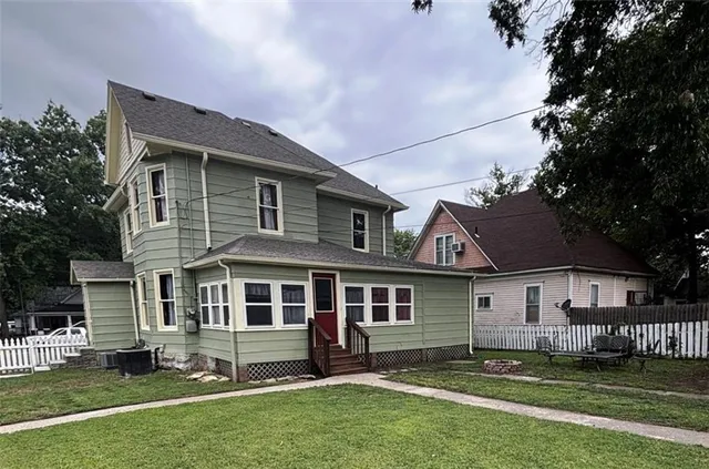 $209,900 | 1130 South Santa Fe Avenue, Chanute, KS 66720