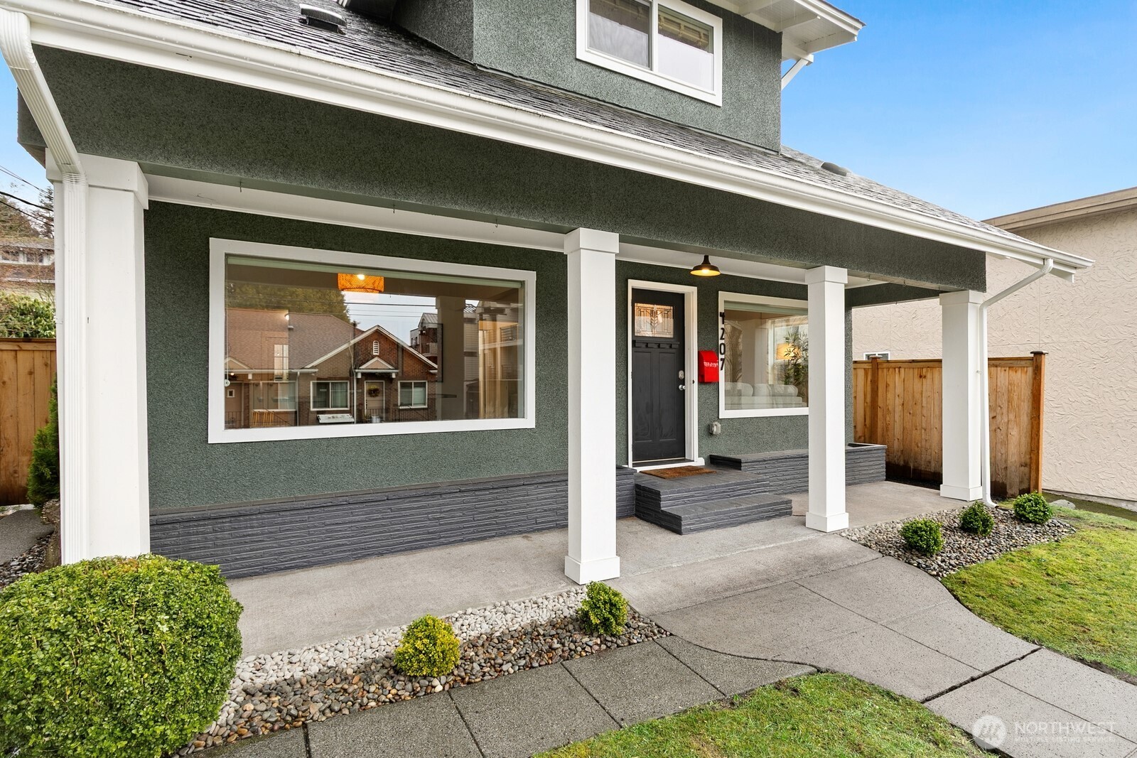 4207 Southwest Manning Street Seattle, WA 98116 - Photo 3 of 28