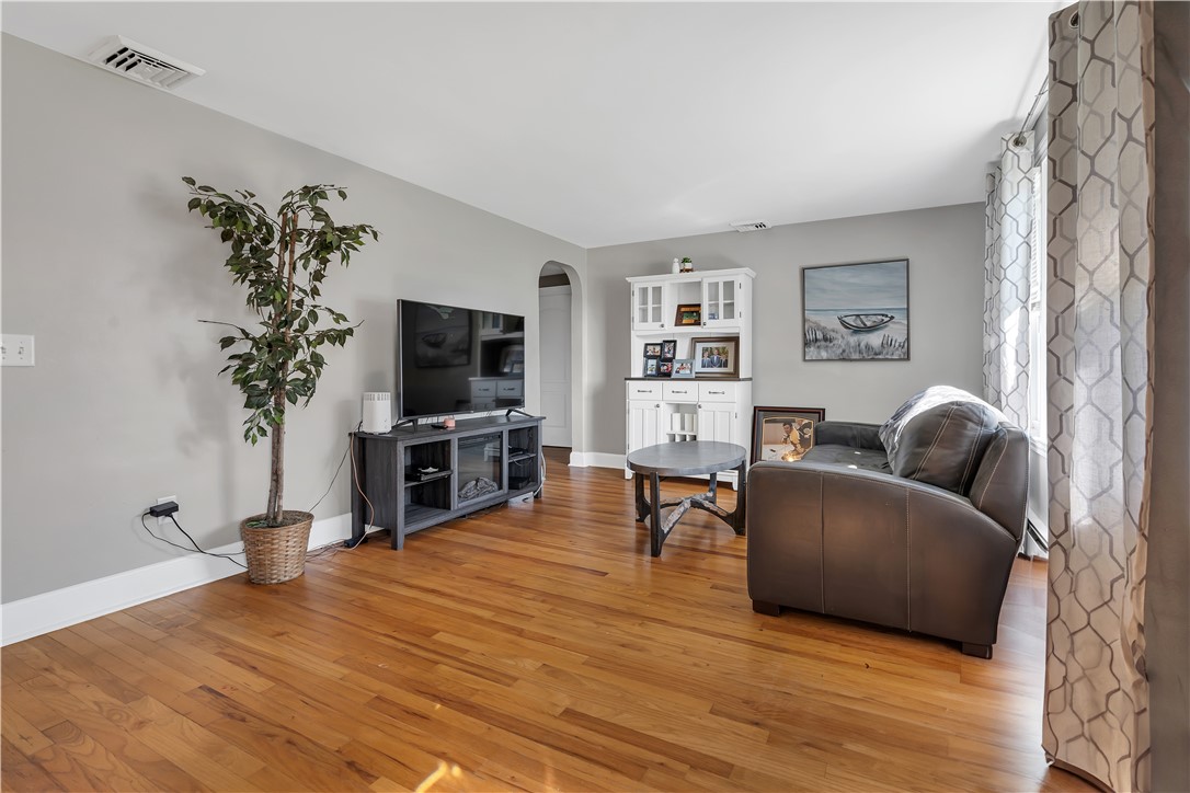 321 Hoxsie Avenue Warwick, RI 02889 - Photo 5 of 17