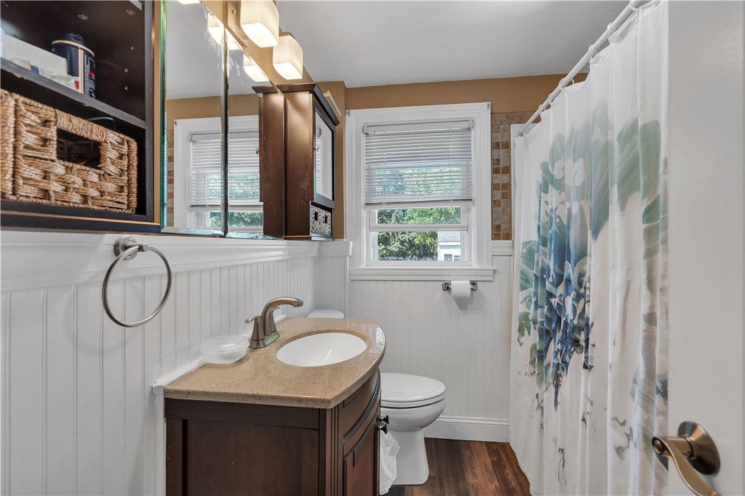 321 Hoxsie Avenue Warwick, RI 02889 - Photo 6 of 17