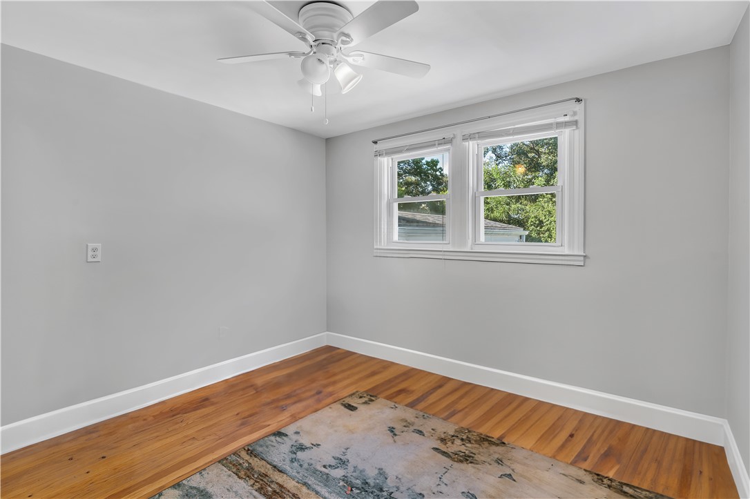 321 Hoxsie Avenue Warwick, RI 02889 - Photo 7 of 17