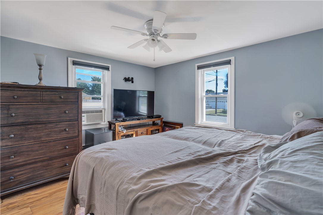 321 Hoxsie Avenue Warwick, RI 02889 - Photo 8 of 17