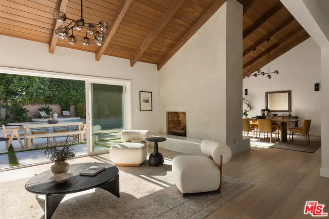 $2,095,000 | 5920 Kentland Avenue, Woodland Hills, CA 91367