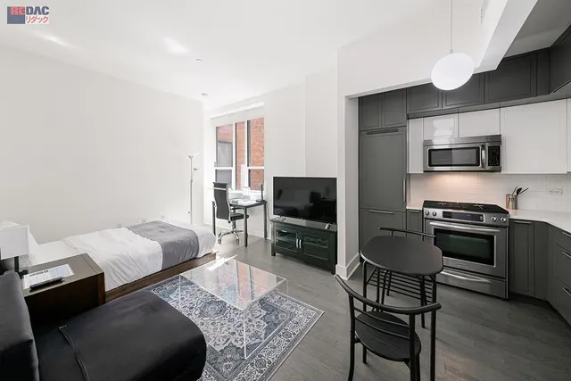 $680,000 | 416 West 52nd Street, Unit 424 | Hell's Kitchen