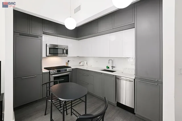 $680,000 | 416 West 52nd Street, Unit 424 | Hell's Kitchen