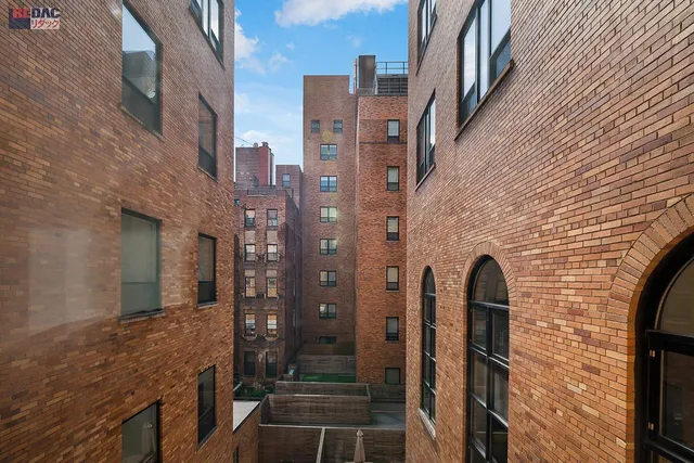 $680,000 | 416 West 52nd Street, Unit 424 | Hell's Kitchen