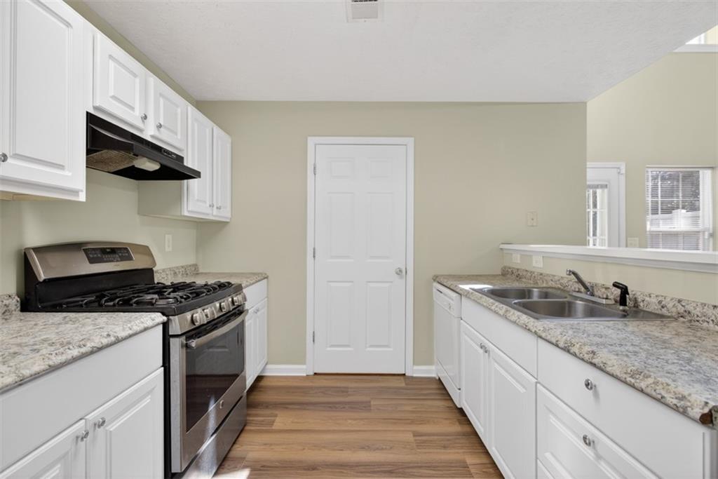3159 Panthers Trace Decatur, GA 30034 - Photo 14 of 39 a kitchen with granite countertop a sink stove and cabinets